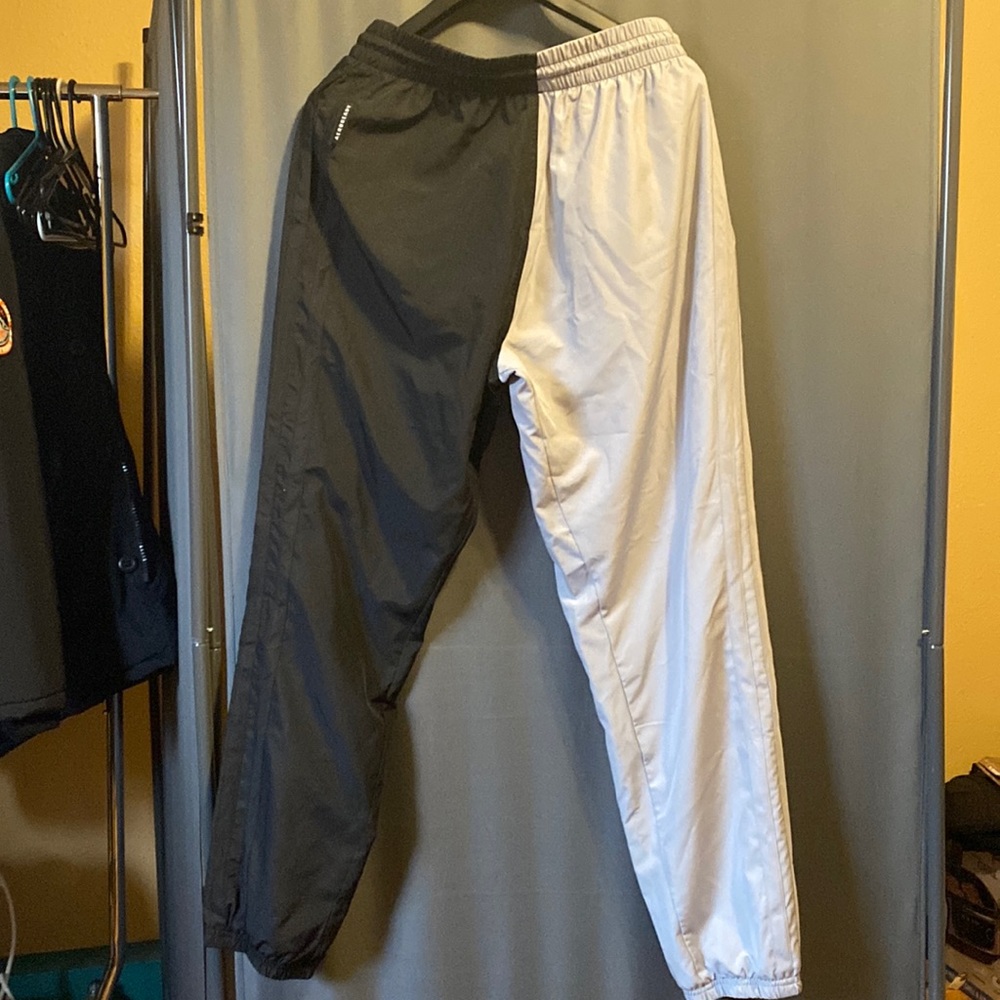 Adidas Damian Lillard sweatpants size M new never worn